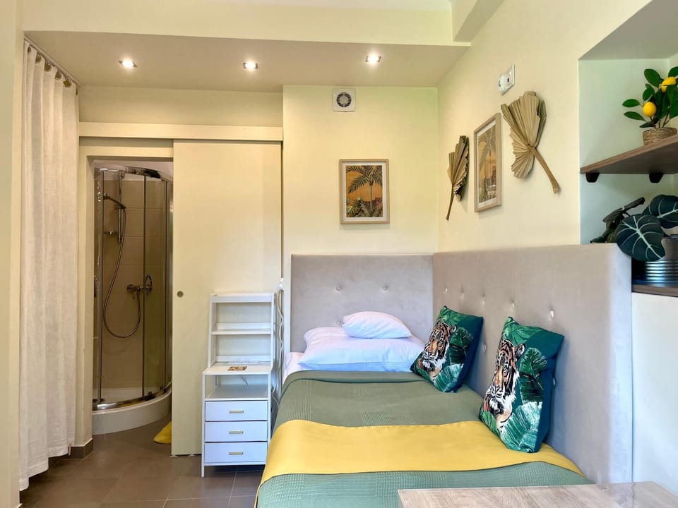 Shower, Bed, Bathroom, Photo of the whole room, Bedroom