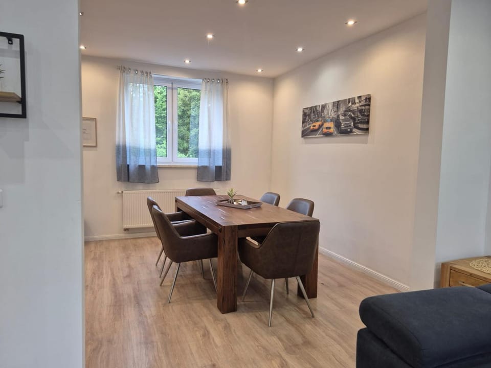 Seating area, Dining area