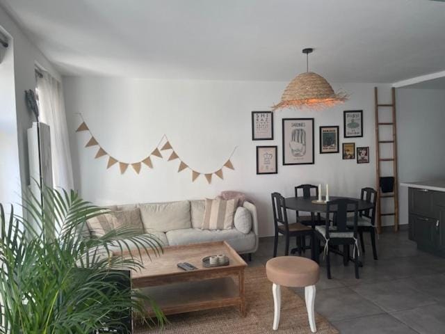 Living room, Dining area