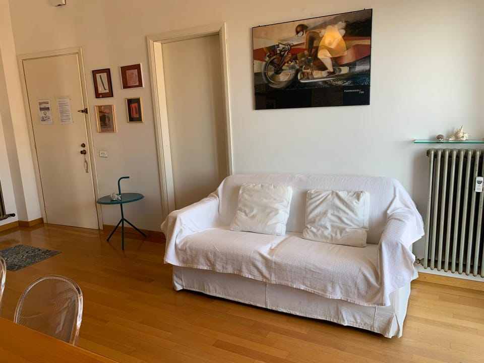 Bed, Living room