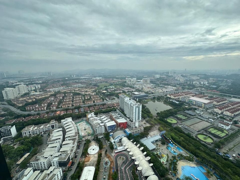 Hill10 Modern Home - Walk to iCity Mall Apartment in Selangor, Malaysia
