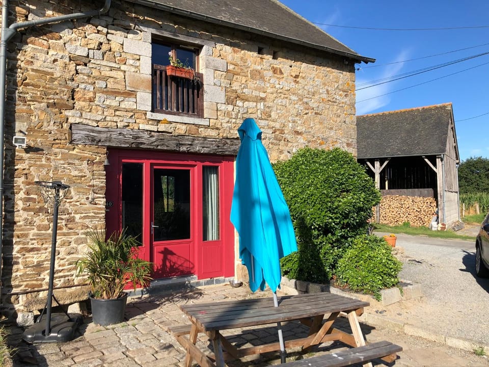 Les Moineaux House in Brittany