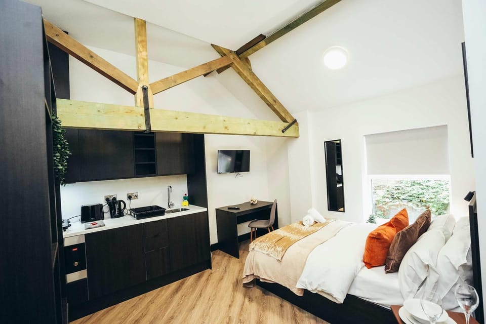 Deluxe City Centre Studios with a Workspace & Fast WiFi Apartment in Derby