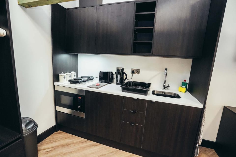 Deluxe City Centre Studios with a Workspace & Fast WiFi Apartment in Derby