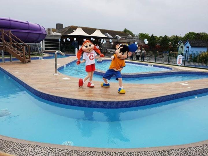 Swimming pool