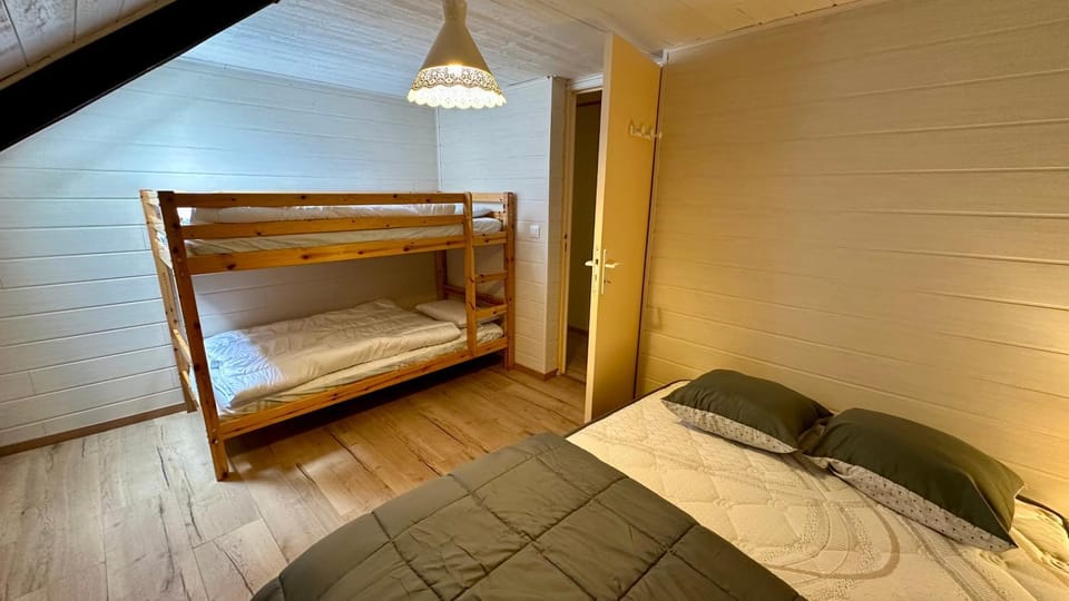 Bed, Photo of the whole room, Bedroom, bunk bed