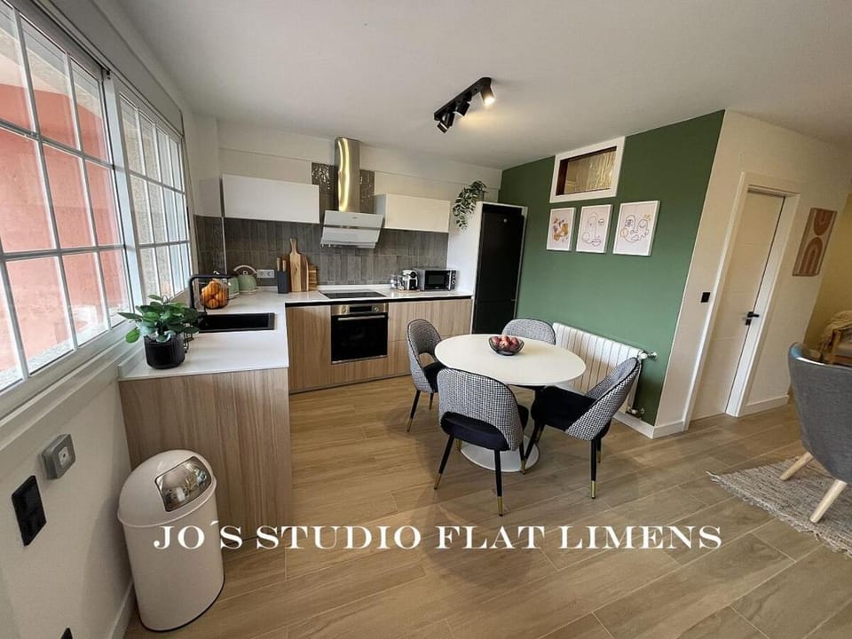Kitchen or kitchenette, Dining area, dishwasher, oven, stove