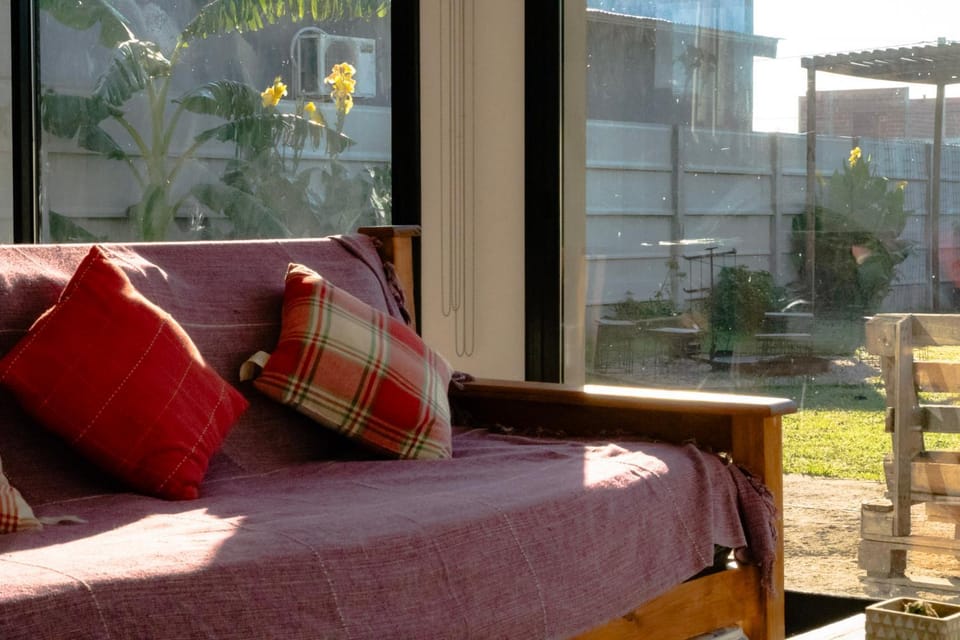 Communal lounge/ TV room, Living room, Garden view, pet friendly