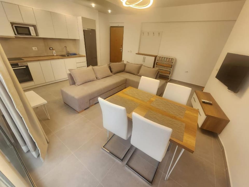 TV and multimedia, Kitchen or kitchenette, Living room, Seating area, Dining area, oven