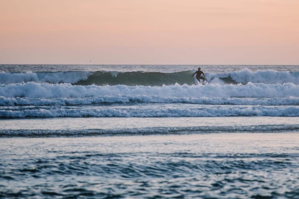 Casa da Mata SurfHouse Bed and Breakfast in Costa da Caparica
