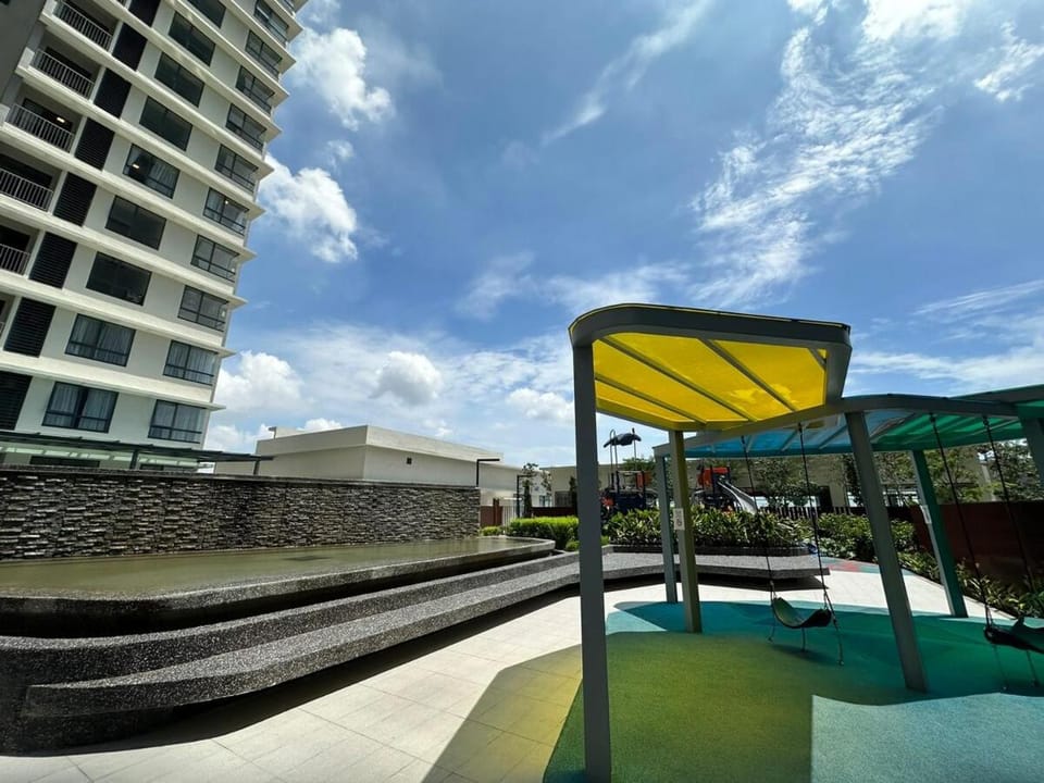 ASunday, Setia City Mall -8pax, 2 Carpark Apartment in Selangor, Malaysia