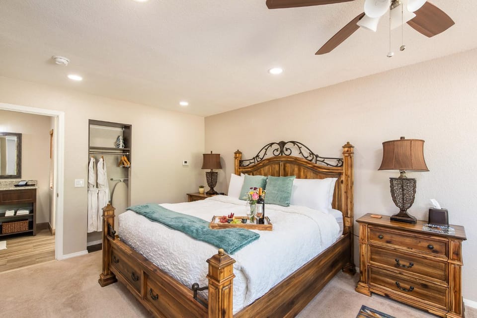 Bedroom, Mountain view, Breakfast, fireplace, internet, air conditioner