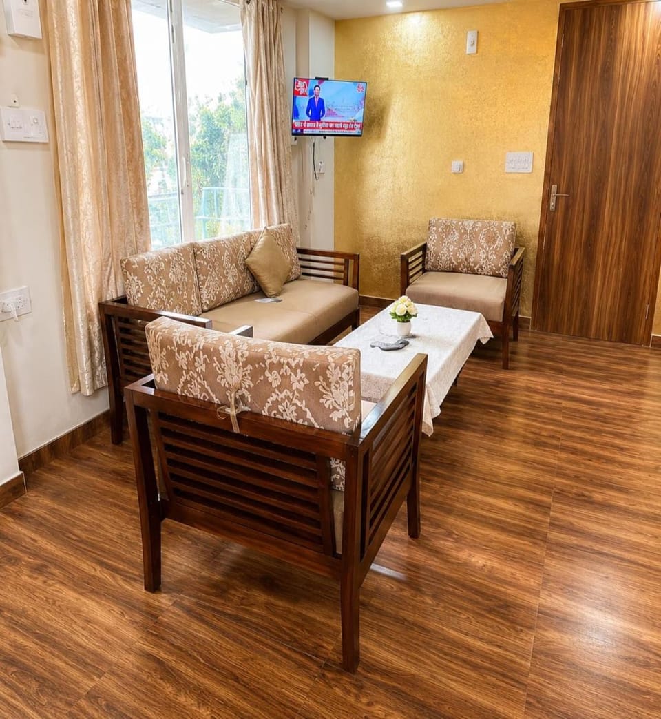 Shiv - The Luxurious Gold Studio in Jaipur Apartment in Jaipur
