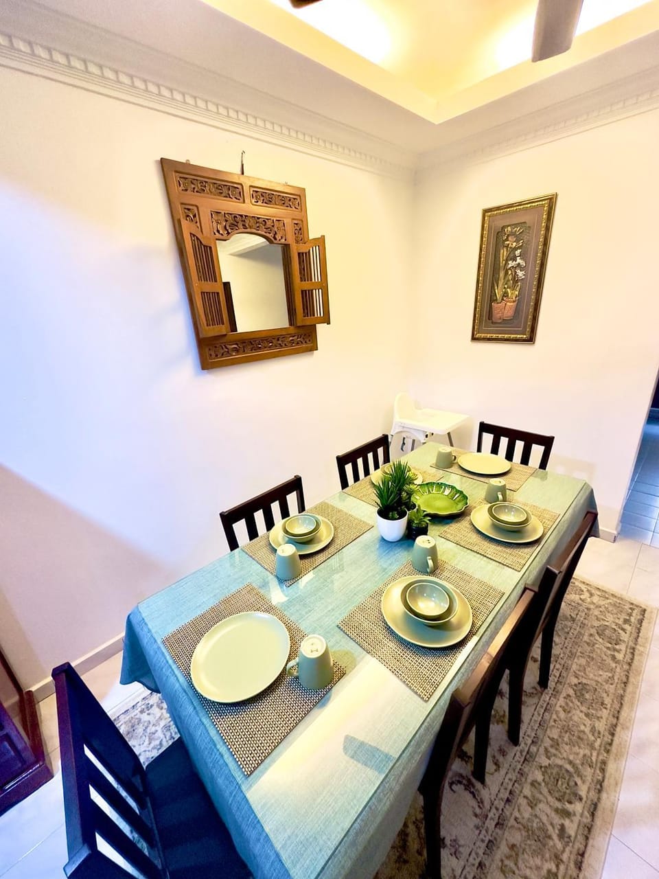 Decorative detail, Seating area, Dining area