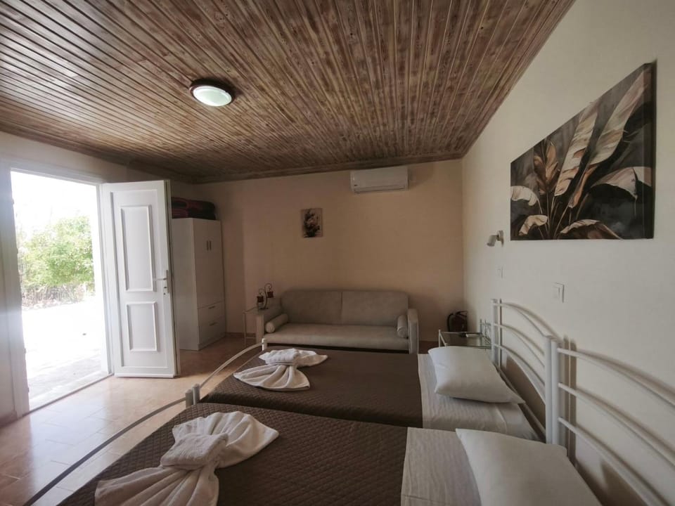 Bed, Photo of the whole room, flat iron, furniture, heating, internet, towels, air conditioner