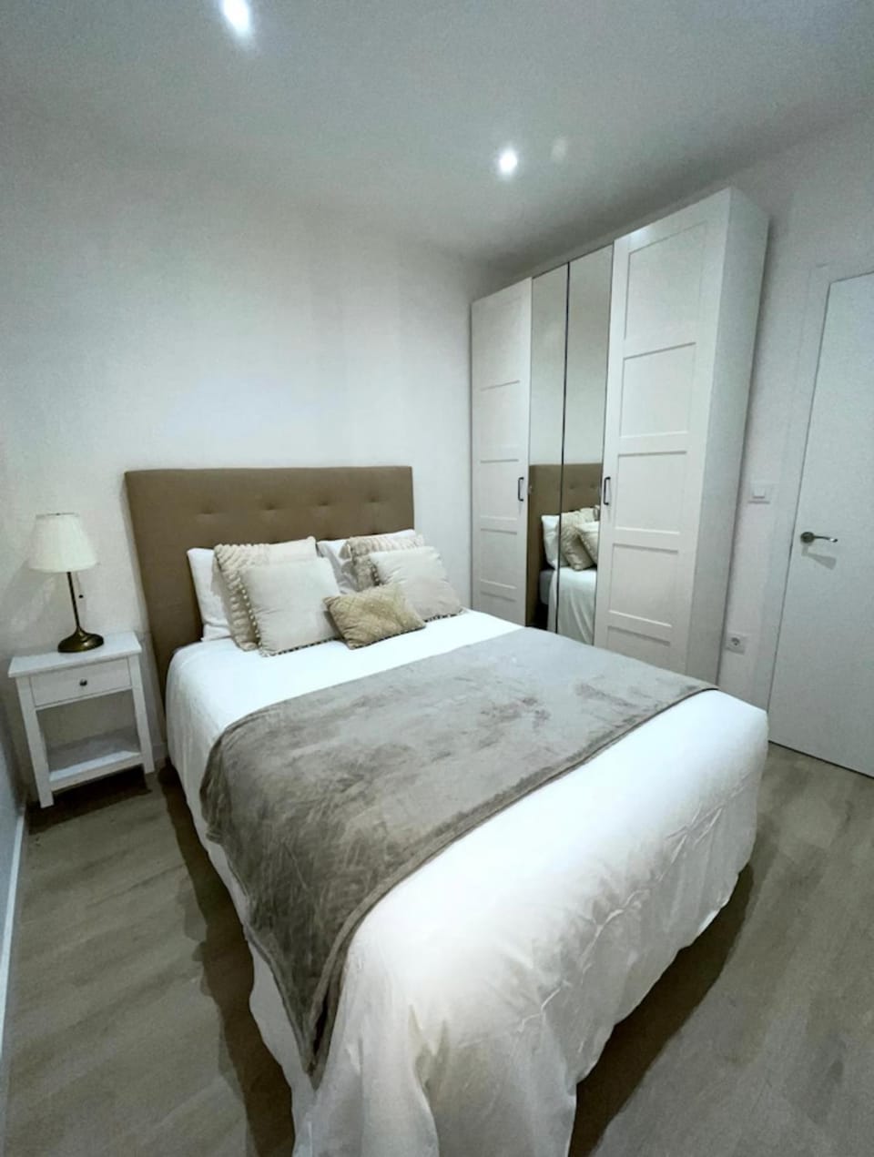 Bed, Photo of the whole room, Bedroom, wardrobe