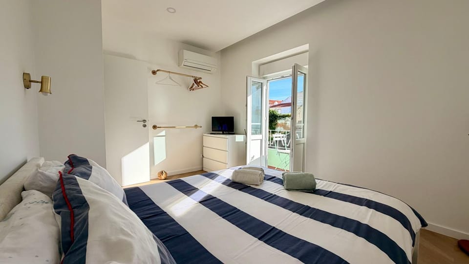 Bed, Balcony/Terrace, Photo of the whole room, air conditioner