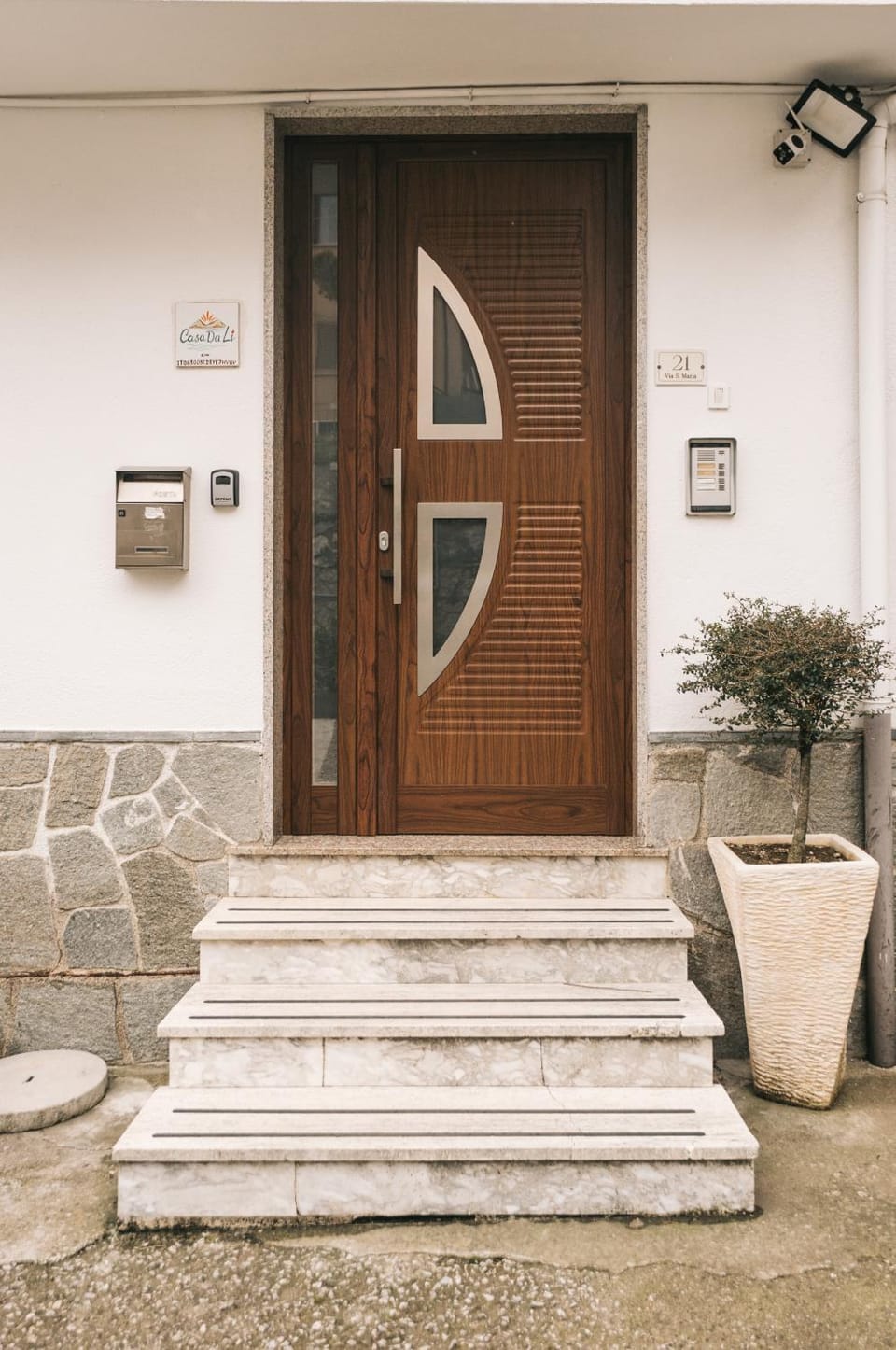 Facade/entrance