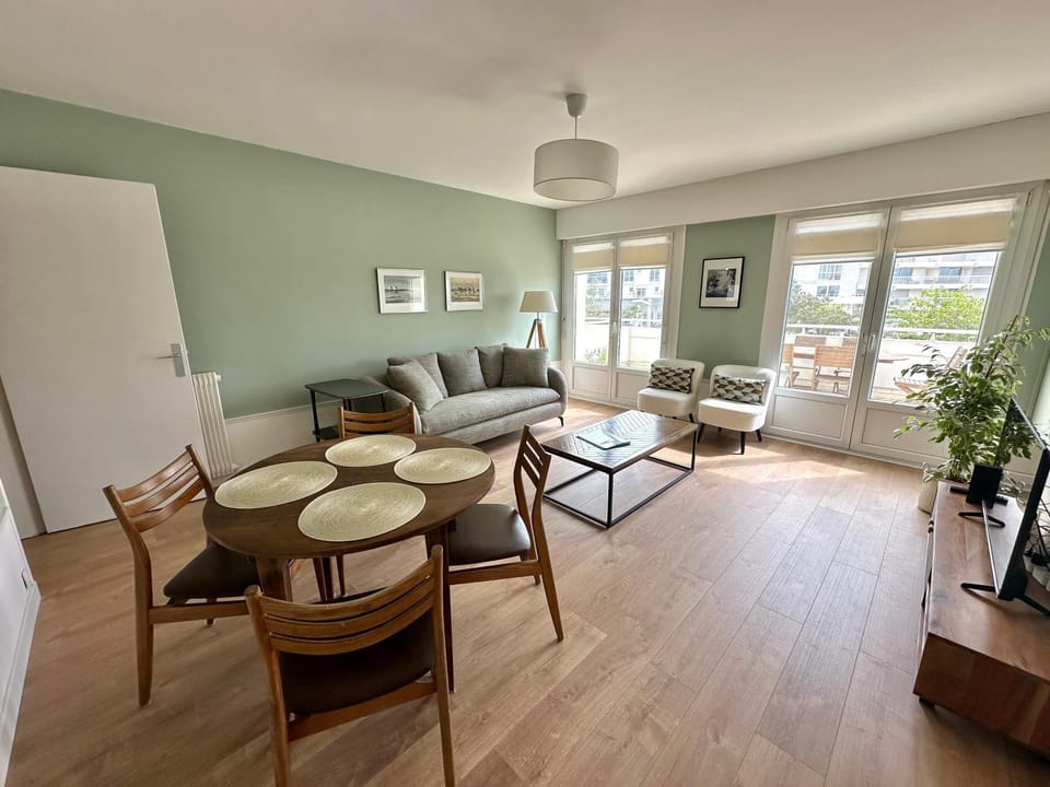 TV and multimedia, Living room, Dining area