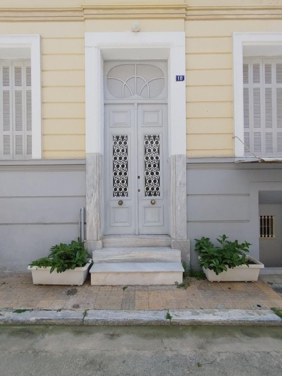 Apartment Atiki metro shared bathroom and kitchen Bed and Breakfast in Athens