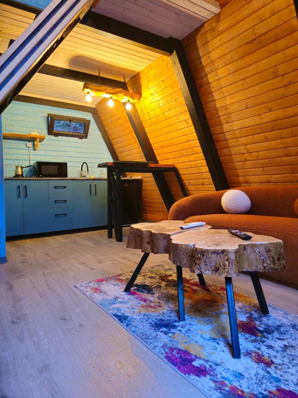 Kitchen or kitchenette, Living room, Seating area, Dining area