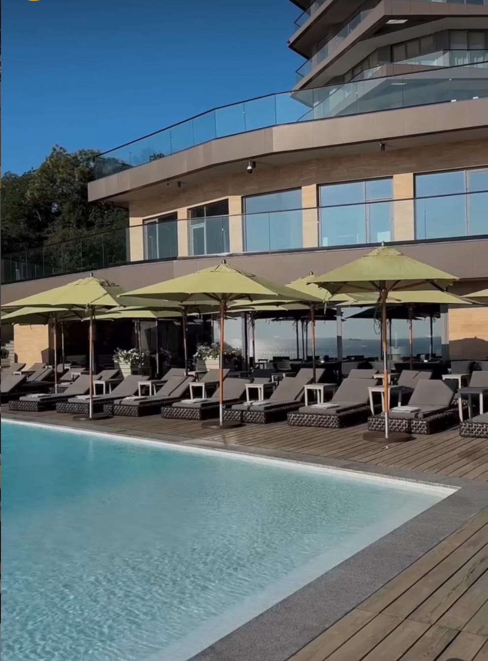 Pool view, Swimming pool, sunbed