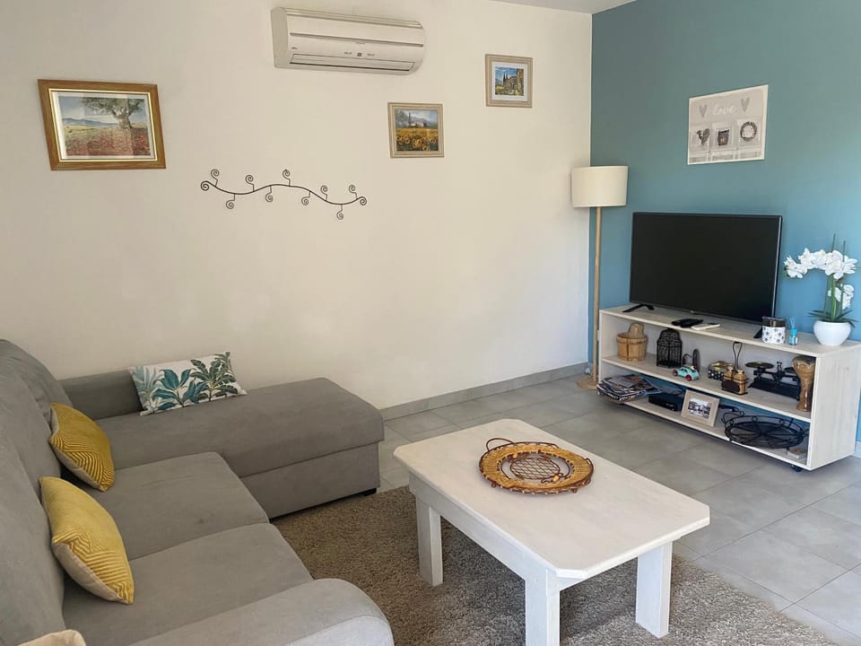 Living room, air conditioner
