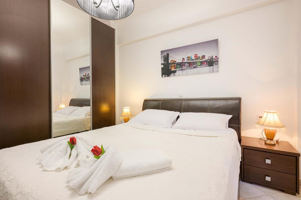 Bed, Bedroom, towels
