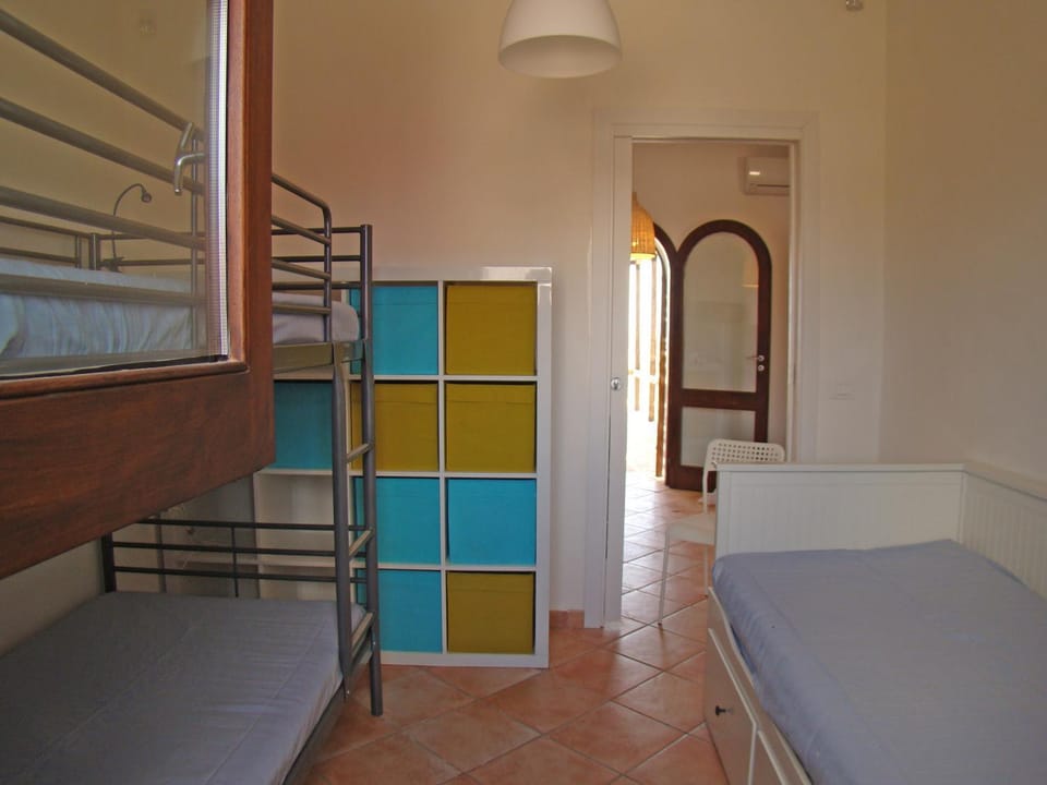Bed, Photo of the whole room, bunk bed