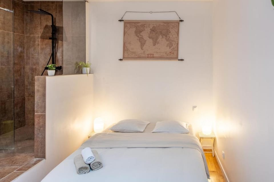 Geranimus Republic Square Apartment in Paris