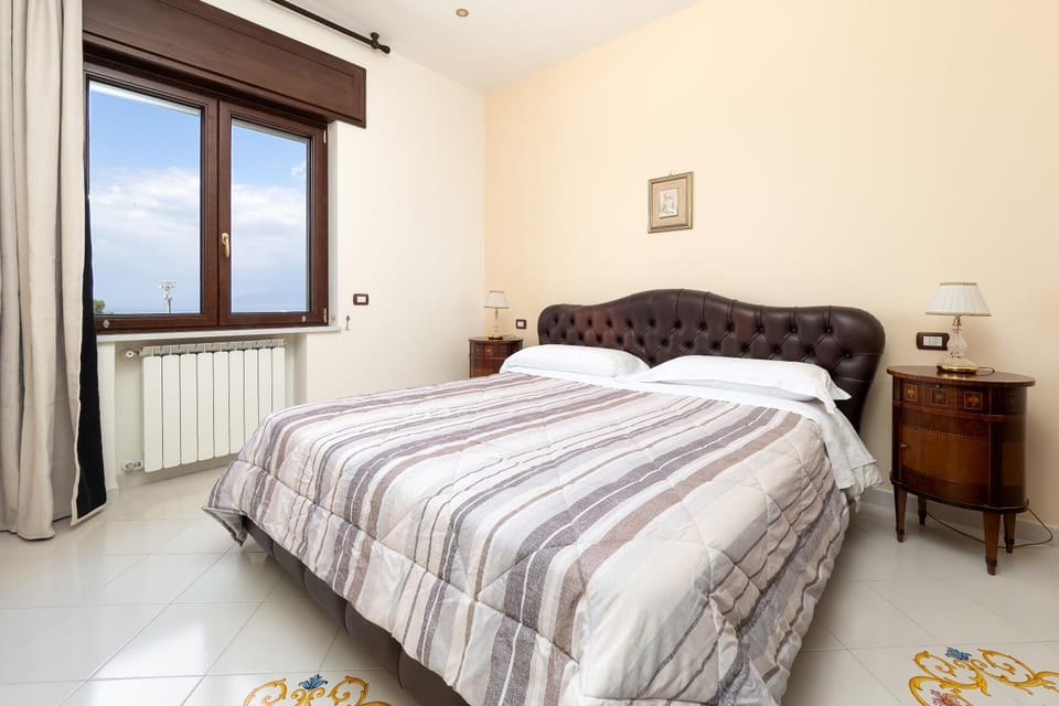 Bed, View (from property/room), Photo of the whole room, Bedroom