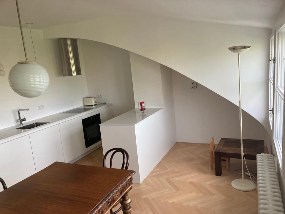 Kitchen or kitchenette, Seating area, Dining area, stove