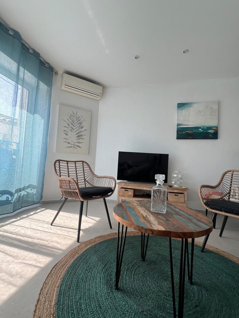 Living room, air conditioner