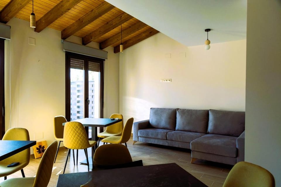 Communal lounge/ TV room, Living room, Dining area