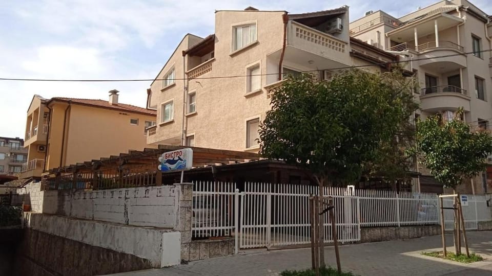 Апартамент в непосредствена близост до плажа III Apartment in Burgas