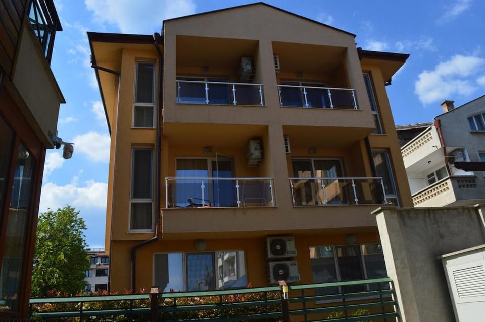 Апартамент в непосредствена близост до плажа III Apartment in Burgas