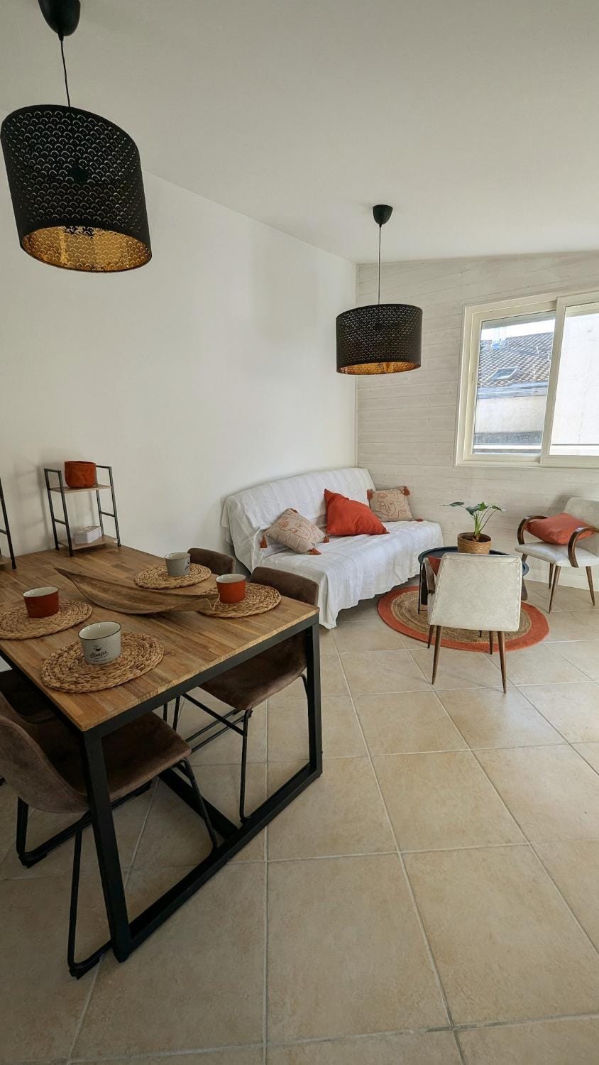 Seating area, Dining area