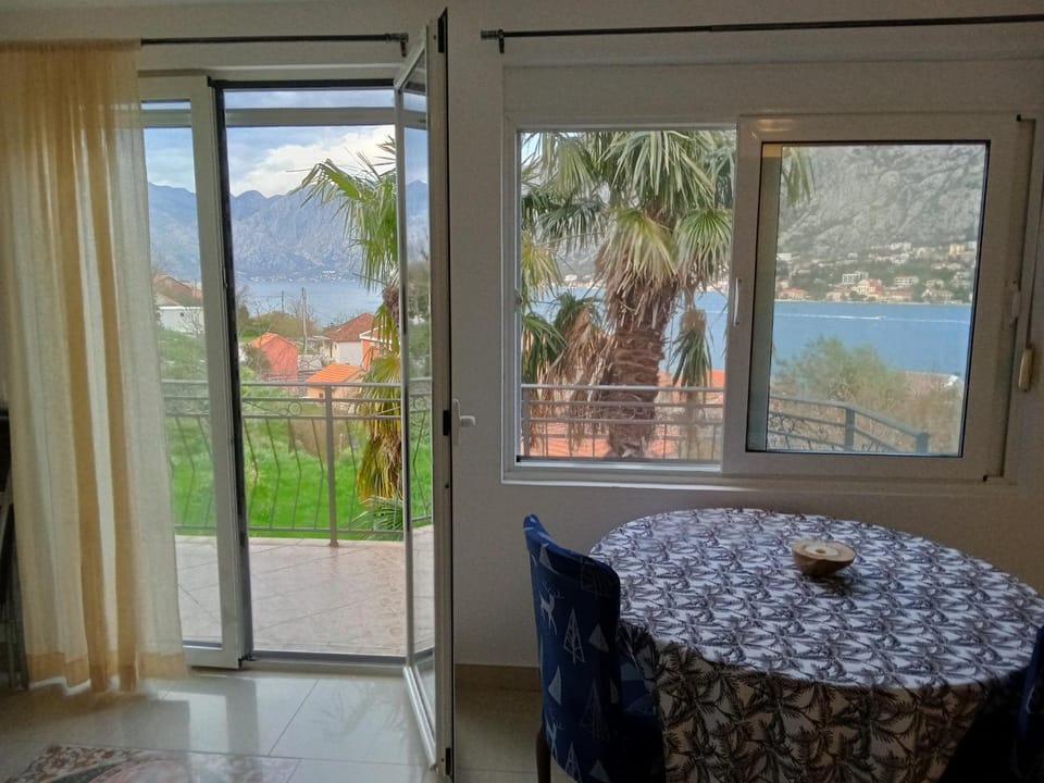 Natural landscape, Balcony/Terrace, Dining area, Mountain view, Sea view