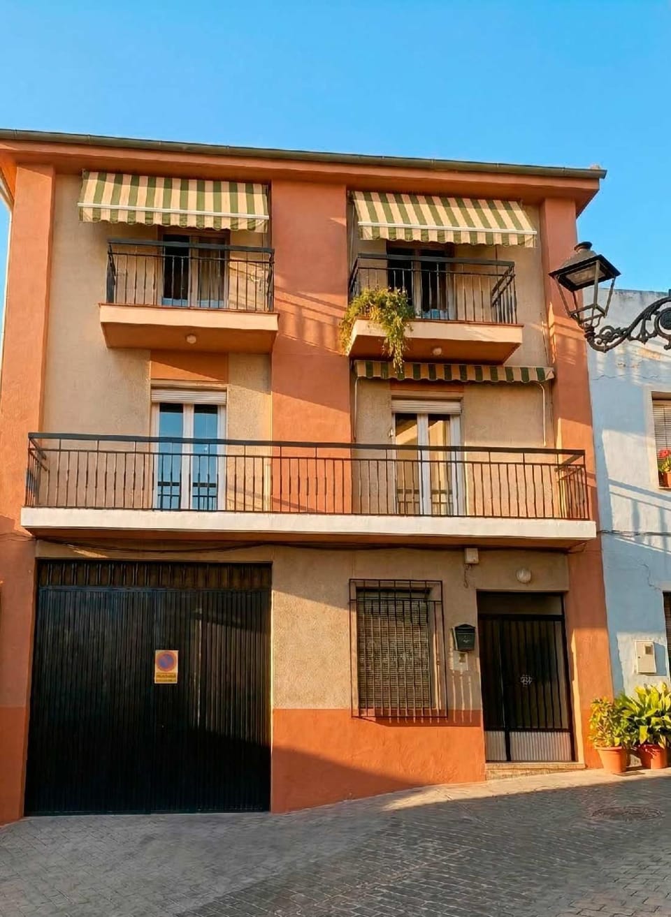 Property building, Facade/entrance