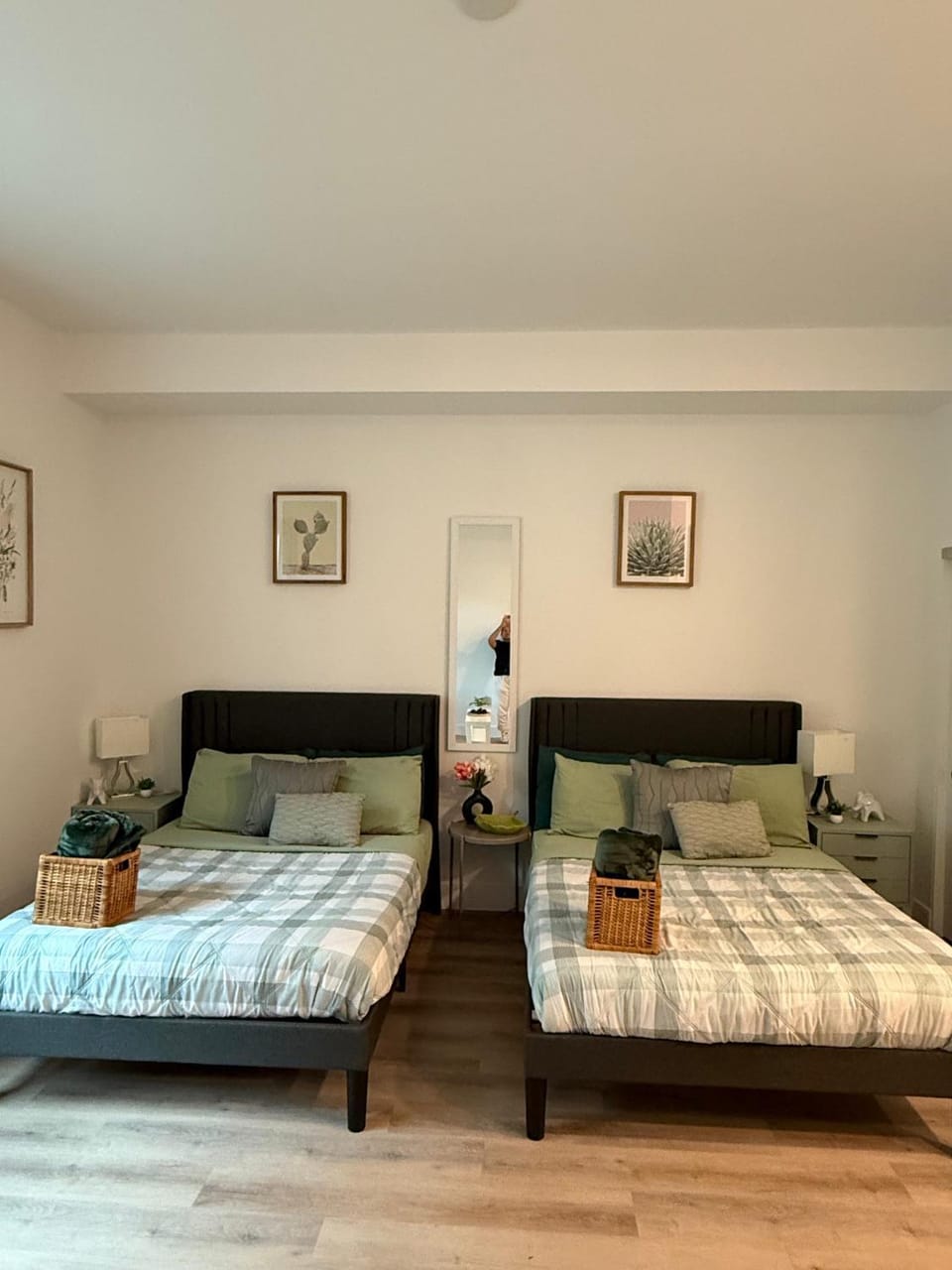 Vine Loft FREE DESIGNATED PARKING & WIFI close to Universal Studios Apartment in Hollywood