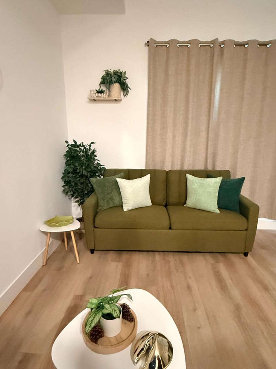 Vine Loft FREE DESIGNATED PARKING & WIFI close to Universal Studios Apartment in Hollywood