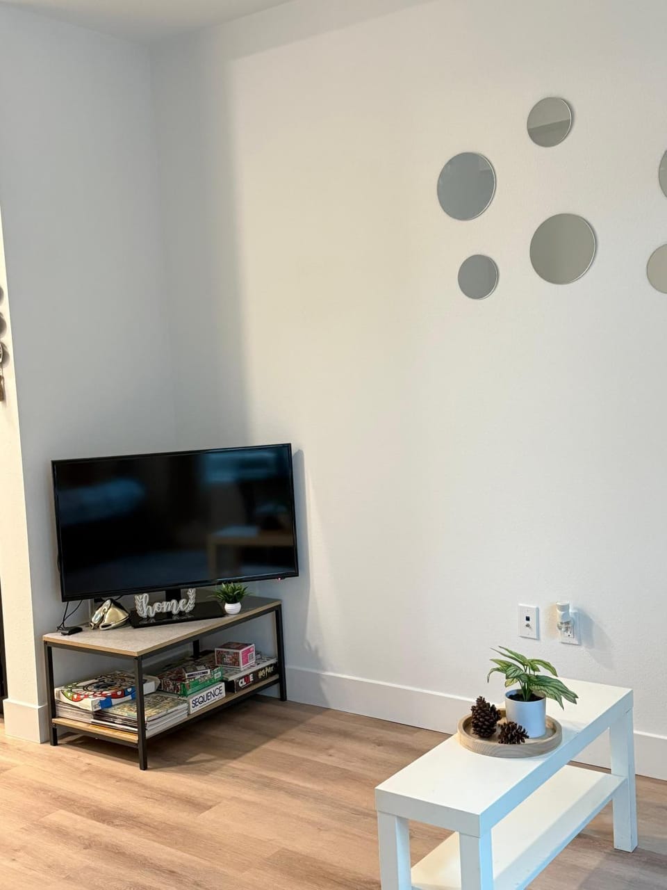Vine Loft FREE DESIGNATED PARKING & WIFI close to Universal Studios Apartment in Hollywood