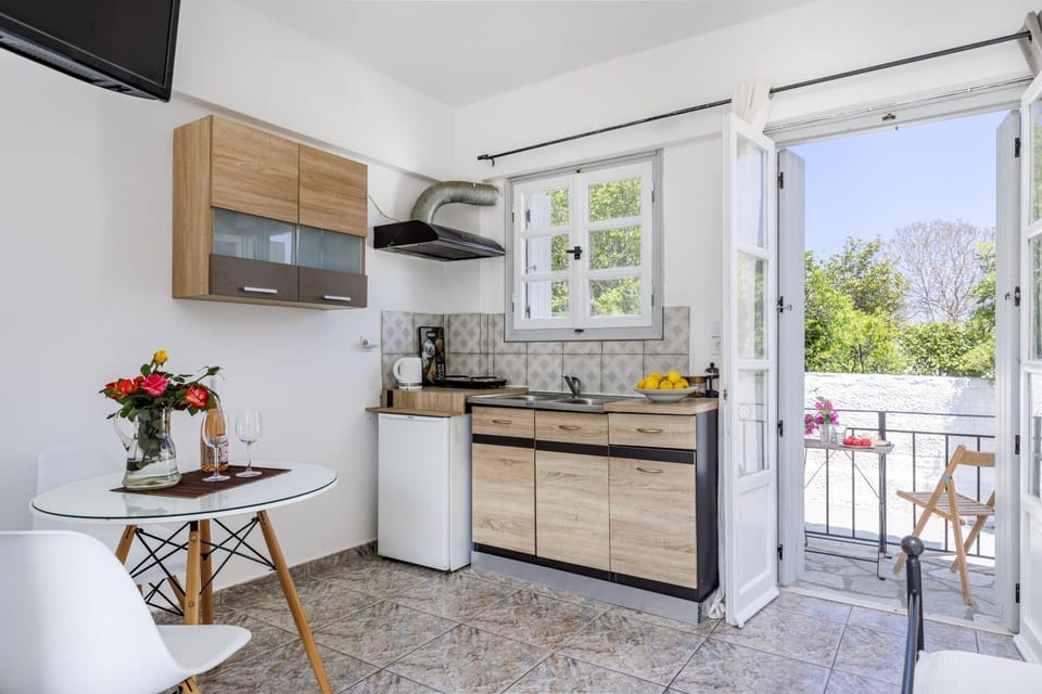Patio, View (from property/room), Balcony/Terrace, Kitchen or kitchenette, Dining area, stove
