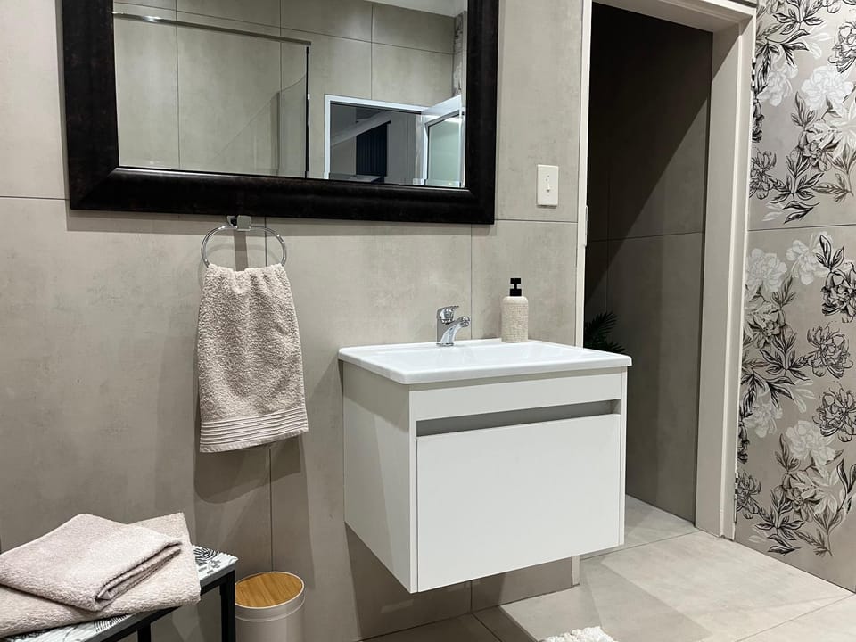 Bathroom, towels