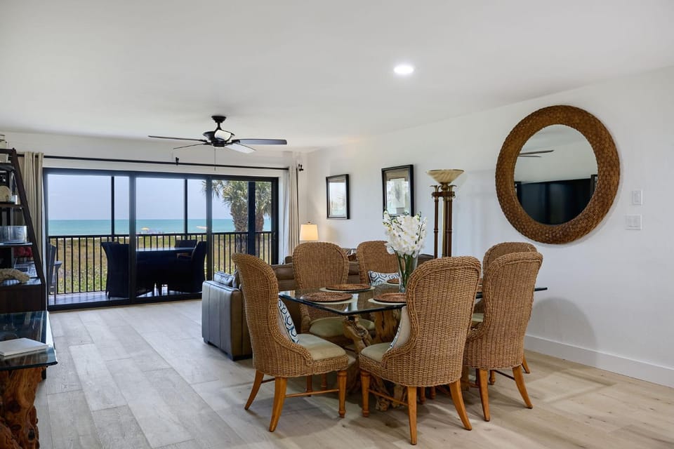 Bandy Beach E101 - Beachfront 3BR Townhome House in Sanibel Island