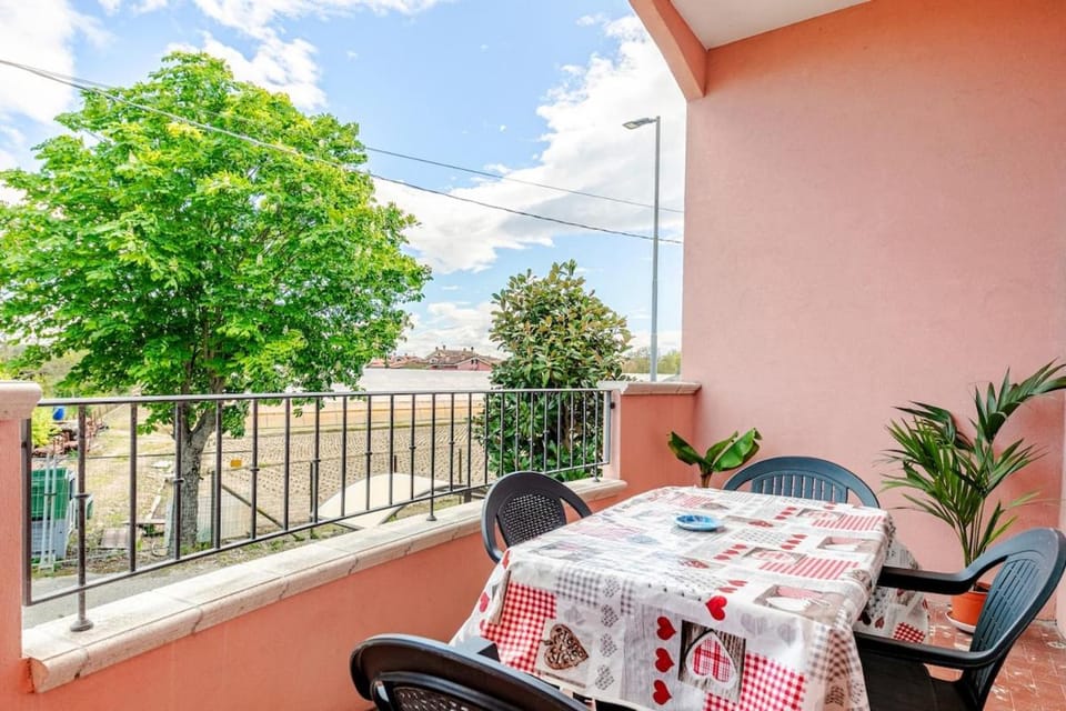View (from property/room), Balcony/Terrace, Dining area