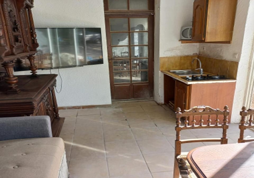 Seating area, Dining area