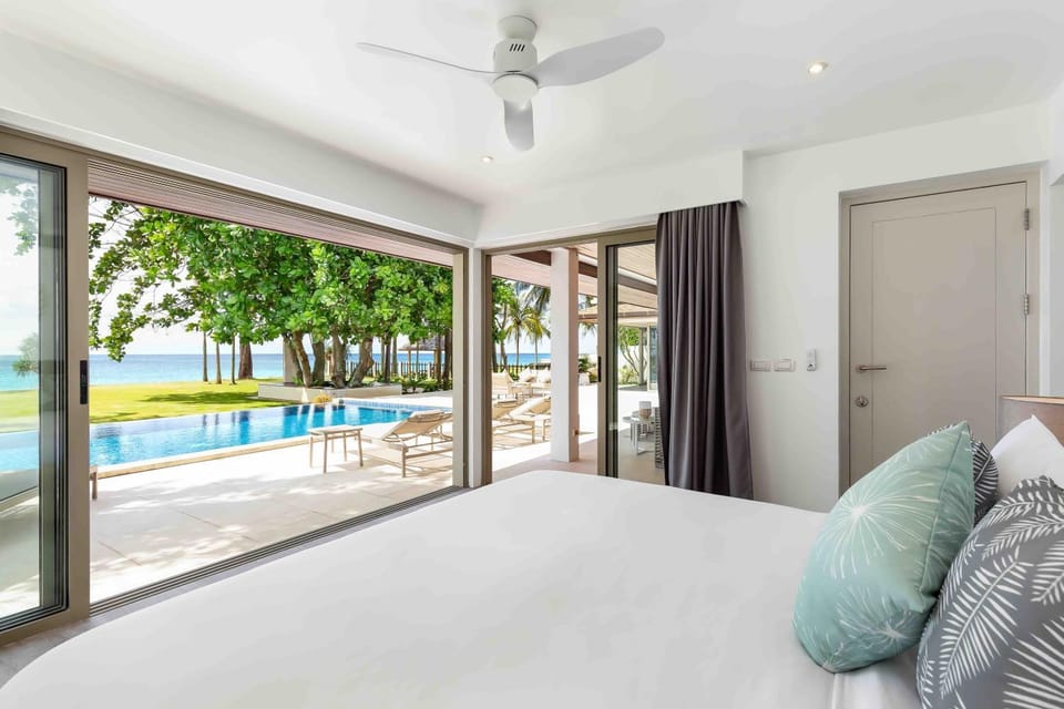 Bed, View (from property/room), Balcony/Terrace, Bedroom, Swimming pool