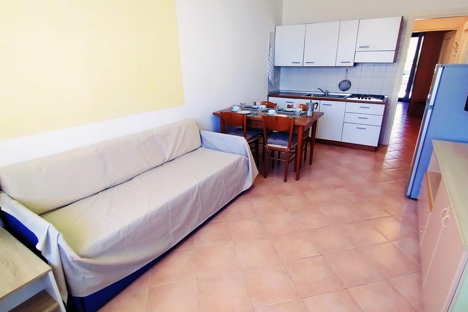 Day, Seating area