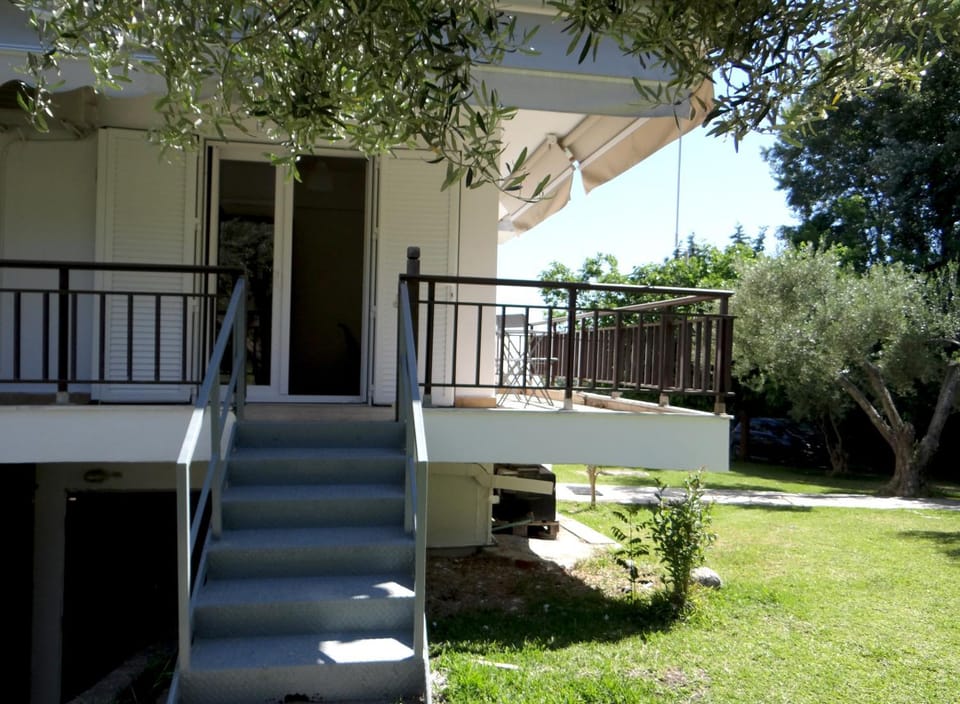 Facade/entrance, Balcony/Terrace